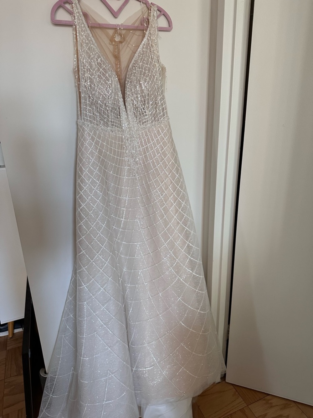 Elegant White Sparkle V-Neck Wedding Dress
